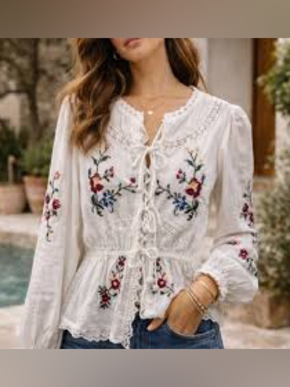 Jennifer & Grace embroidered peasant blouse featuring lace trim Sz S